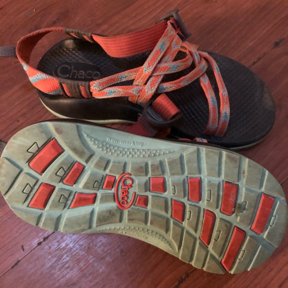 Girls chacos
